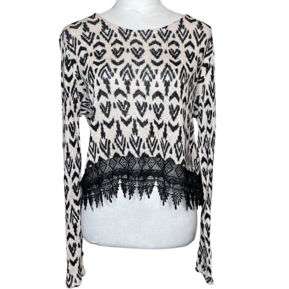 H&M Divided Lace Hem Cropped Tribal Lightweight Sweater Scoop Neck Sz Large - Picture 2 of 8